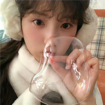 霓虹灯下的圣教士
